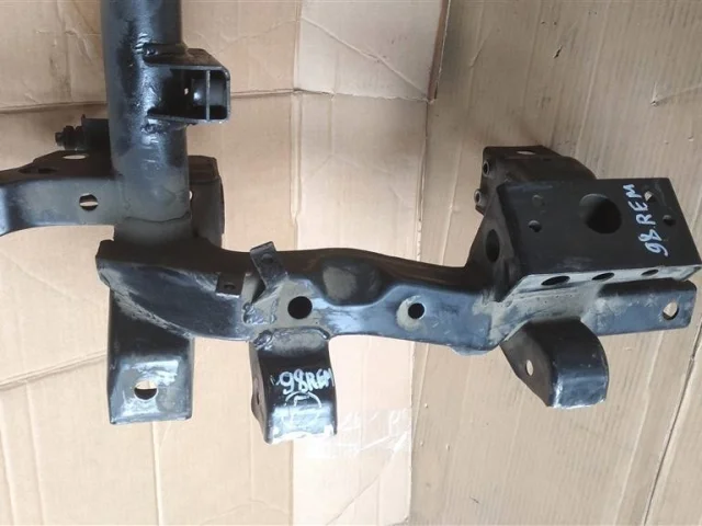 Подрамник двигателя для Mitsubishi Pajero V90 5dr 2006-2011 на фотографиях