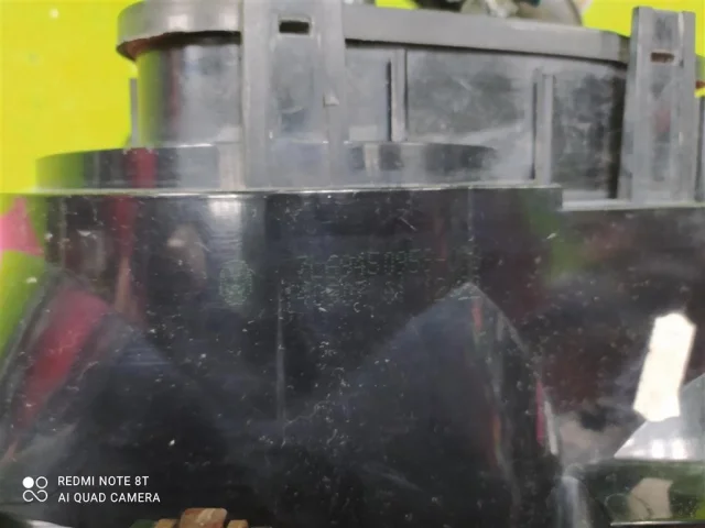 Фонарь левый для Volkswagen Touareg I (7L) 2002-2010 на фотографиях