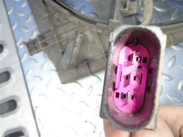 Вентилятор радиатора охлаждения ДВС для Skoda Rapid I NH3 2012-2017 на фотографиях