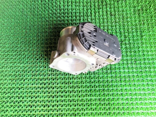 Дроссельная заслонка для Audi A4 B6 2000-2004 на фотографиях