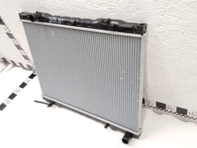 Радиатор охлаждения ДВС для Kia Sorento 1 BL 2002-2009 на фотографиях