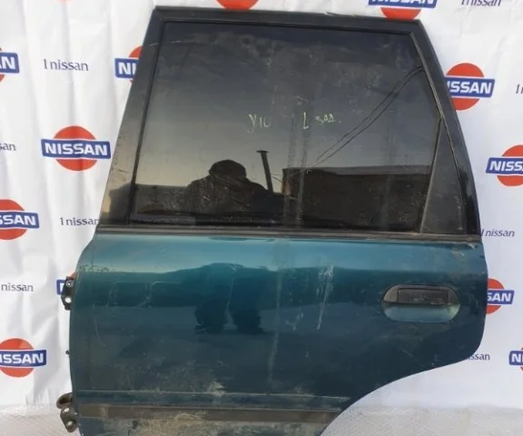 Двери для Nissan Tiida SC11 Седан 2007-2014 на фотографиях