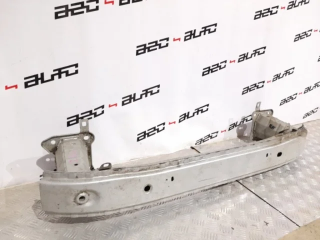 Усилитель переднего бампера для Volvo C30 MK 2006-2013 на фотографиях