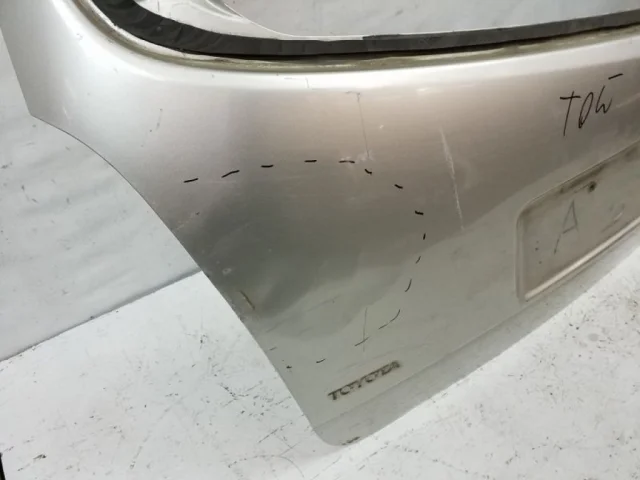 Крышка багажника для Toyota Corolla E120/E130 Хэтчбек 2001-2007 на фотографиях