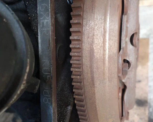 Двигатель без навесного для Opel Zafira B 2005-2015 на фотографиях