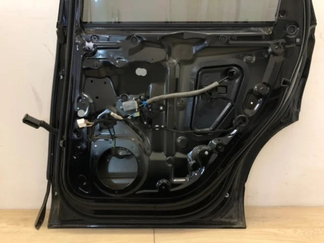 Дверь задняя правая для Audi Q7 4M 2015+ на фотографиях