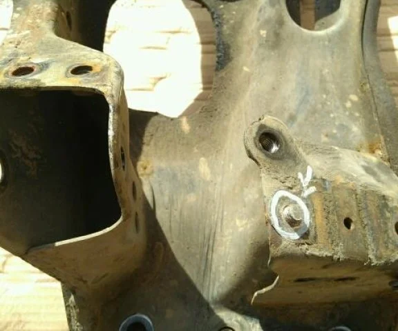 Подрамник двигателя для Subaru Impreza GE,GV/G12/G22 2007-2012 Хэтчбек  на фотографиях