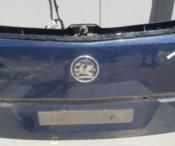 Крышка багажника для Opel Zafira B 2005-2015 на фотографиях