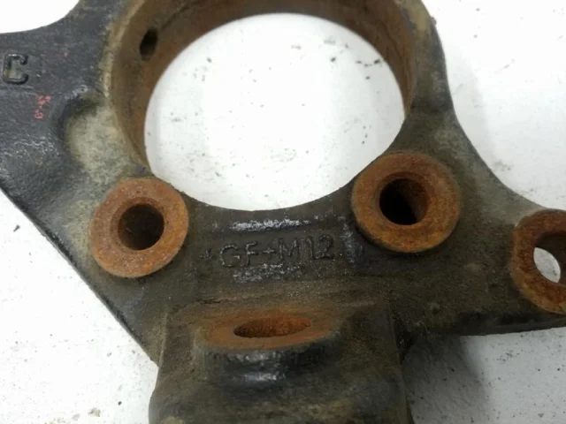 Кулак поворотный правый для Toyota Corolla E160/E180 Седан (RU) 2012-2016 на фотографиях