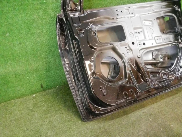 Дверь передняя правая для Hyundai Solaris 1 рестайлинг 2014-2017 на фотографиях