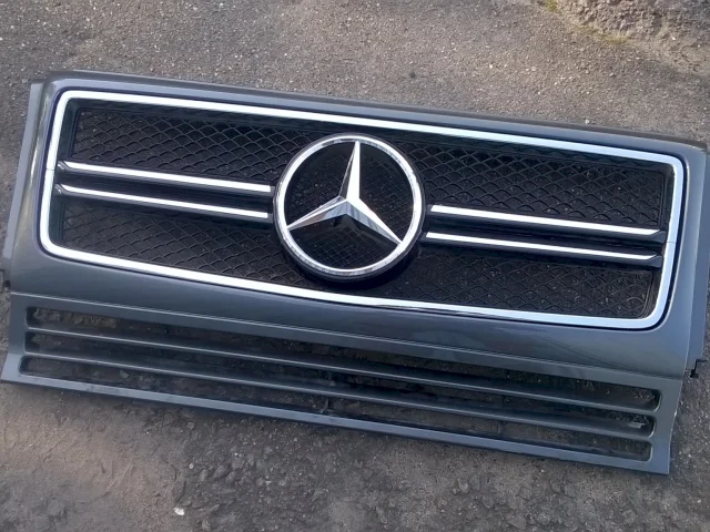 Решетка радиатора для Mercedes-Benz G class W463 1990-2012 на фотографиях