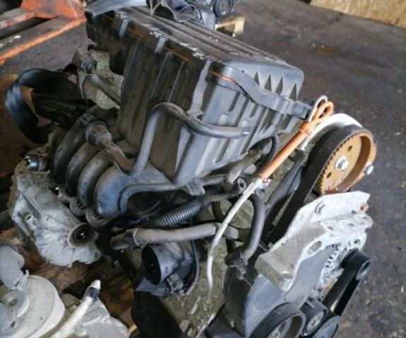 Двигатель без навесного для Volkswagen Polo IV Седан (9N2) 2003-2005 на фотографиях