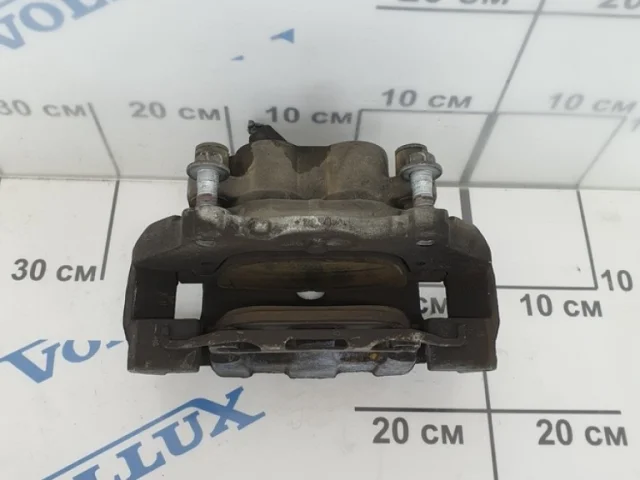 Тормозной цилиндр передний левый для Volvo XC90 I C 2002-2014 на фотографиях