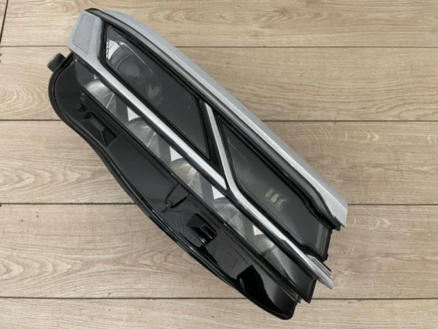 Фара ксенон левая для Volkswagen Touareg III (CR) 2018+ на фотографиях