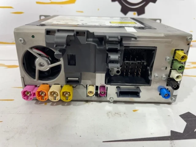 Головное мультимедийное устройство для BMW 5er G30 2016-2023 на фотографиях