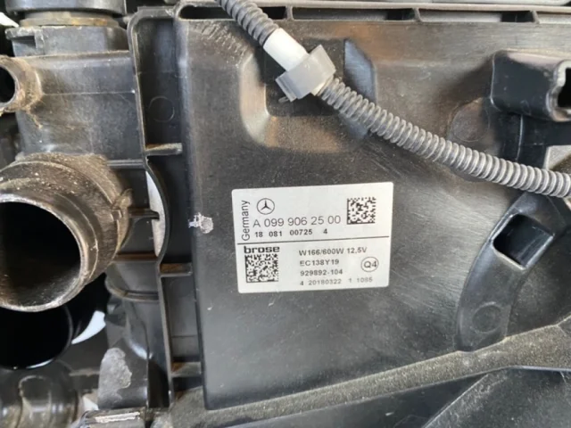 Панель радиатора (телевизор) для Mercedes-Benz GL class X166 2012-2016 на фотографиях