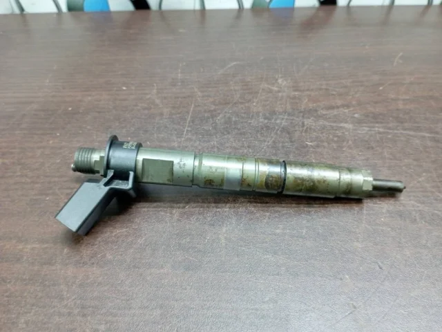 Форсунка топливная для BMW 3er Е90 2005-2011 на фотографиях
