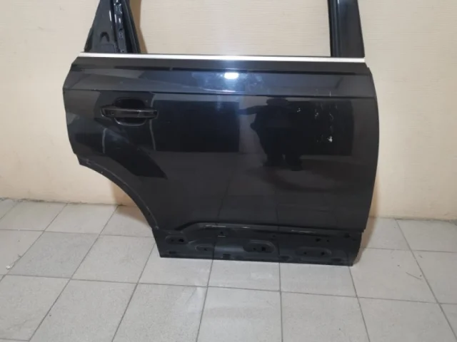 Дверь задняя правая для Audi Q7 4M 2015+ на фотографиях