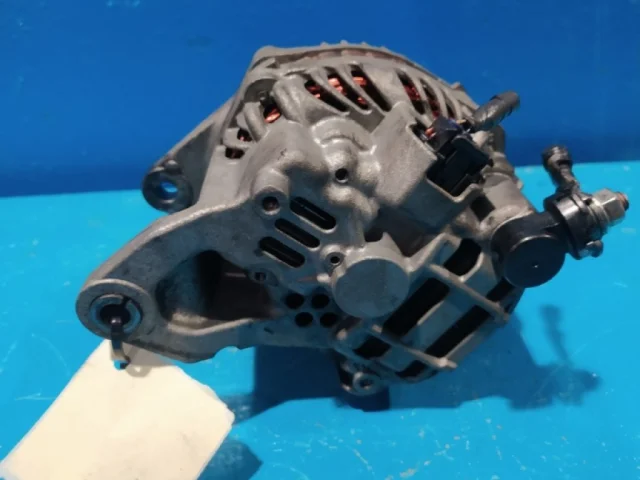 Генератор для Nissan Navara D40 2004-2010 на фотографиях