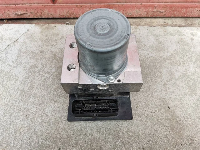 Блок ABS для Mercedes-Benz E class W212 2009-2015 на фотографиях