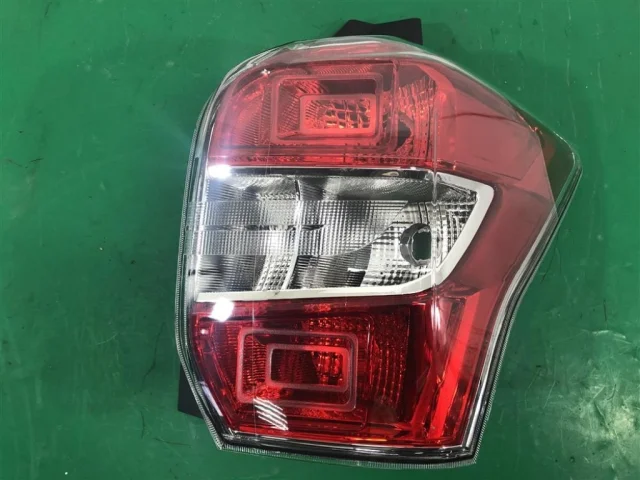 Фонарь правый для Subaru Forester SJ 2013-2016 на фотографиях