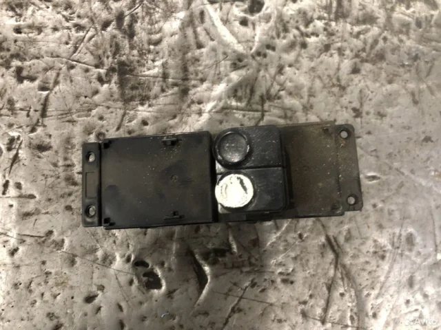 Блок управления стеклоподъемниками для Hyundai Solaris 1 RB (2011-2013) на фотографиях