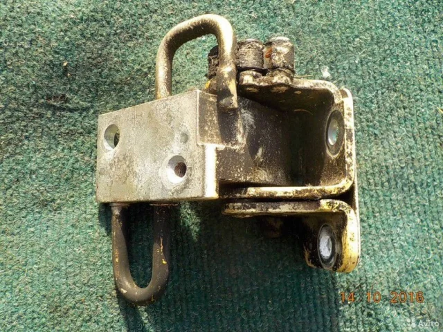 Петля двери задняя левая нижняя для Audi Q7 4L 2005-2015 на фотографиях