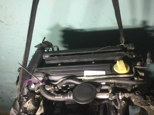 Двигатель без навесного для Opel Zafira B 2005-2015 на фотографиях