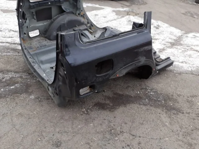 Стойка кузова задняя правая для Volvo XC70 BZ 2007-2016 на фотографиях