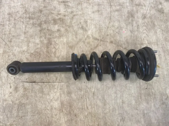 Амортизатор передний левый для Mitsubishi Pajero V70 5dr 1999-2006 на фотографиях