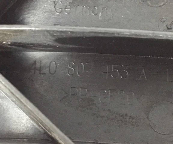 Кронштейн заднего бампера левый для Audi Q7 4L 2005-2015 на фотографиях