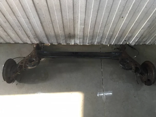 Задняя балка для Toyota Corolla E140/E150 Седан 2006-2013 на фотографиях