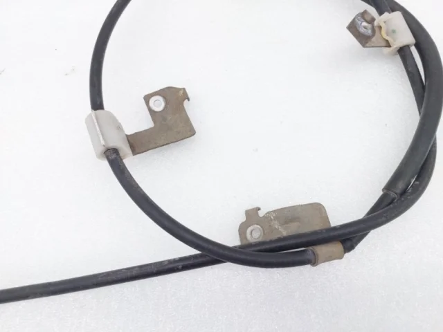 Трос ручника левый для Toyota Corolla E160/E180 Седан (RU) 2012-2016 на фотографиях