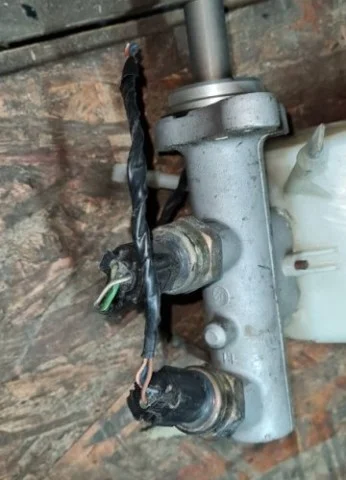 Главный тормозной цилиндр для Volvo XC90 I C 2002-2014 на фотографиях