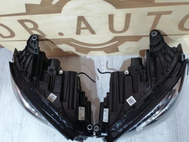 Фара правая для Mercedes-Benz E class C207 2009-2017 на фотографиях