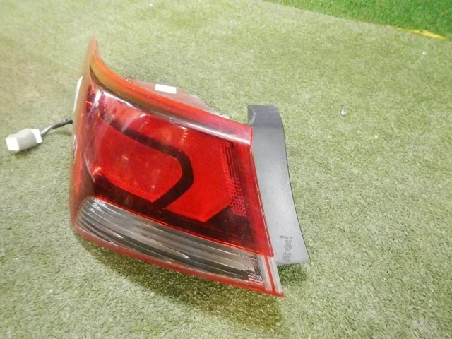 Фонарь внешний левый для Hyundai Solaris 2 (2017-2022) на фотографиях