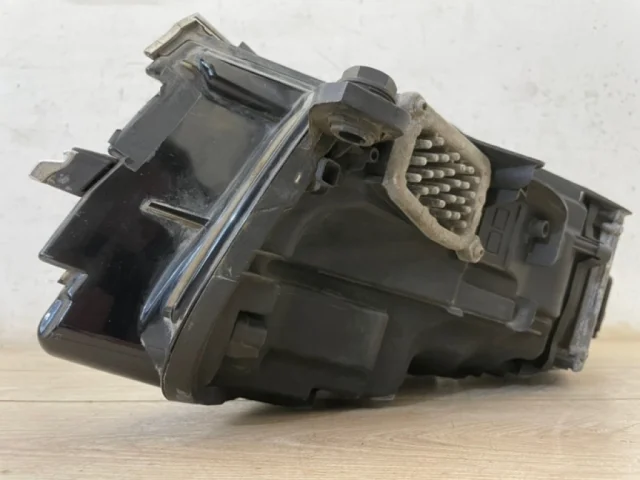 Фара ксенон левая для Volkswagen Touareg III (CR) 2018+ на фотографиях