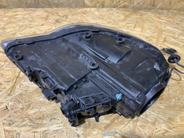 Фара ксенон левая для Volkswagen Touareg I (7L) 2002-2010 на фотографиях