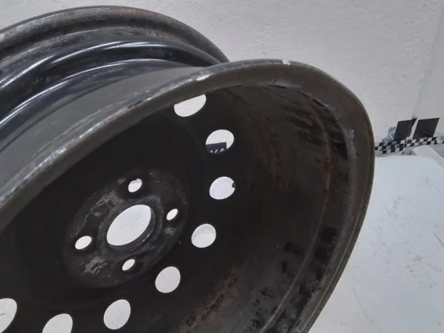 Диск колесный стальной для Kia Rio 3 на фотографиях