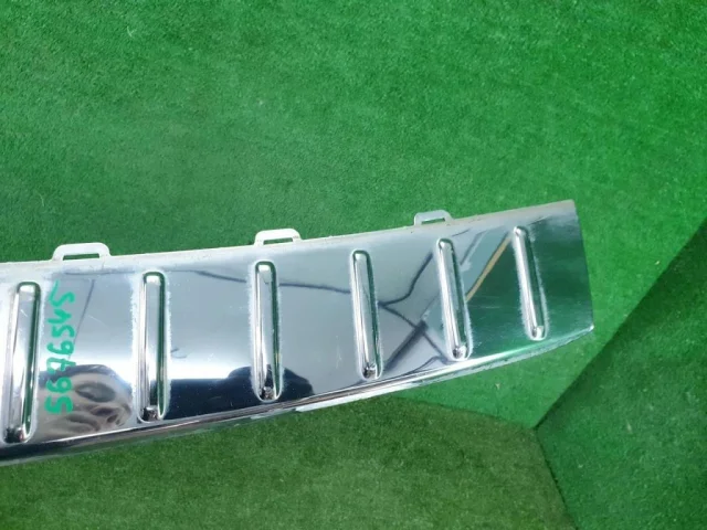 Накладка заднего бампера правая для Volkswagen Touareg I (7L) 2002-2010 на фотографиях