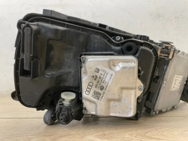 Фара ксенон левая для Audi Q7 4M 2015+ на фотографиях