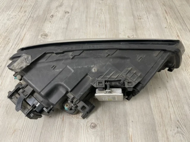 Фара ксенон левая для Volkswagen Touareg II (7P5) 2010-2014 на фотографиях