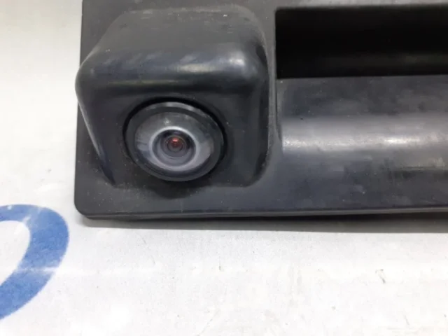 Камера заднего вида для Volkswagen Touareg II (7P5) 2010-2014 на фотографиях