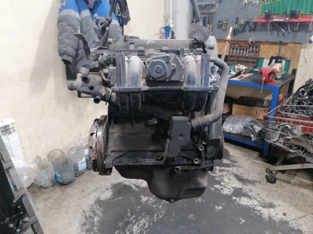 Двигатель без навесного для Volkswagen Polo III (6N1) 1994-1999 на фотографиях