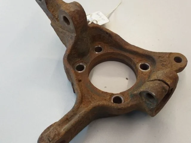 Кулак поворотный левый для Subaru Legacy BL/B13 2003-2009 на фотографиях