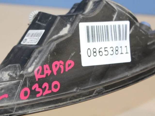 Противотуманка (ПТФ) передняя левая для Skoda Rapid I NH3 2012-2017 на фотографиях