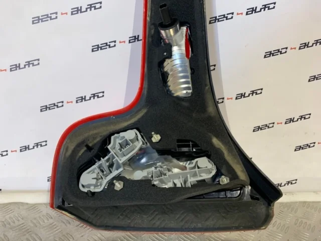 Фонарь правый для Volvo C30 MK 2006-2013 на фотографиях