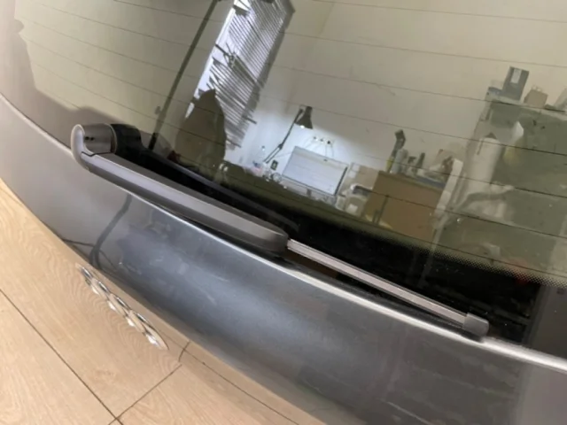 Поводок стеклоочистителя задний для Audi Q7 4M 2015+ на фотографиях