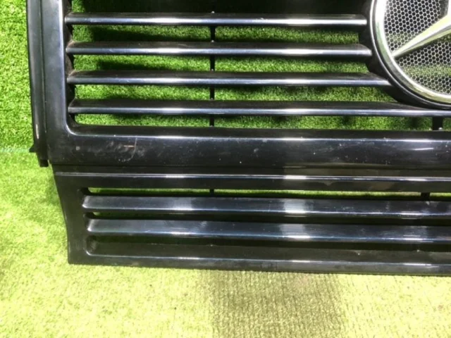 Решетка радиатора для Mercedes-Benz G class W463 1990-2012 на фотографиях