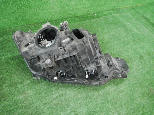 Фара левая для BMW 3er F30 2011-2019 на фотографиях